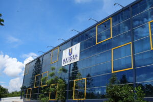 Kuliah Praktis Bernuansa Syariah: Manajemen Bisnis Syariah Universitas Masoem Bandung