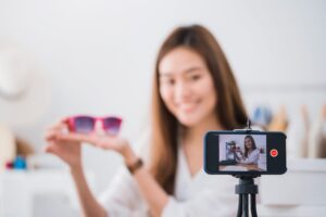Strategi Ampuh Meningkatkan Penjualan Online: Review Produk oleh Blogger sebagai Kunci Membangun Kepercayaan Konsumen di Era Digital